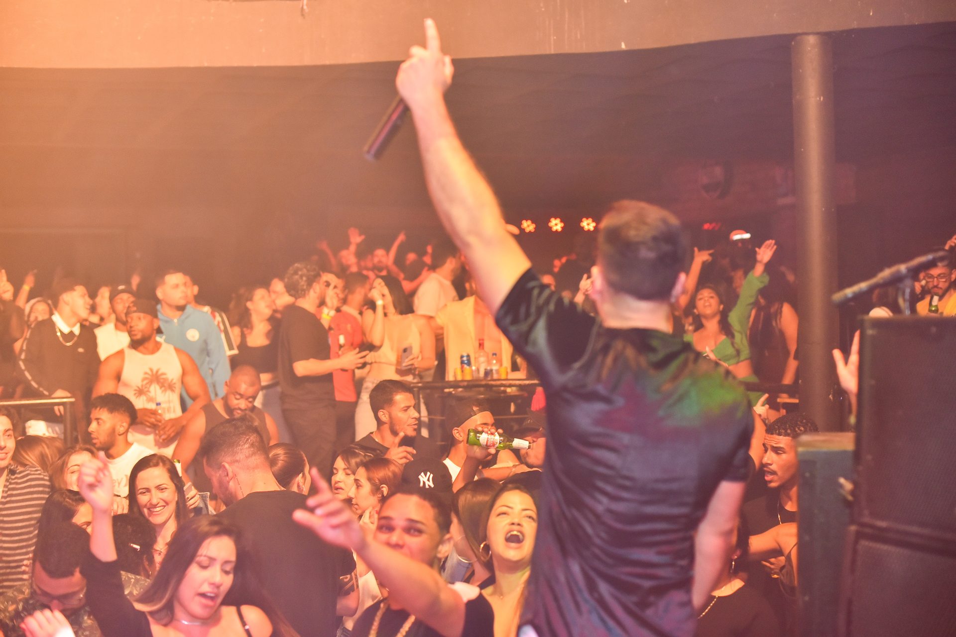 DJ KALLÔ e o público